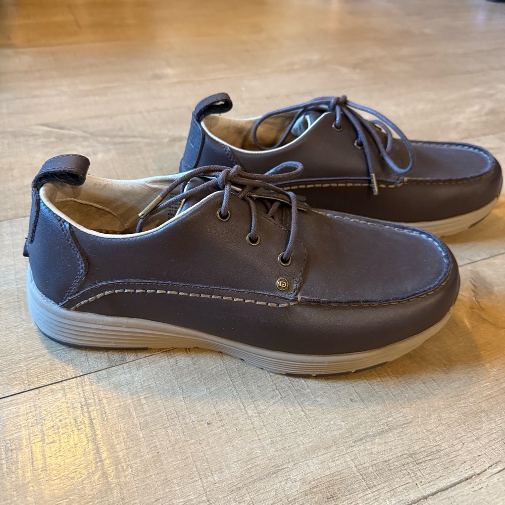Duluth Trading Co Tower Hill Brown lace up Leather Oxfords comfort walk 9.5